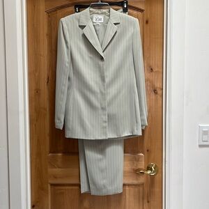 Le Suit two piece, fully lined pants suit